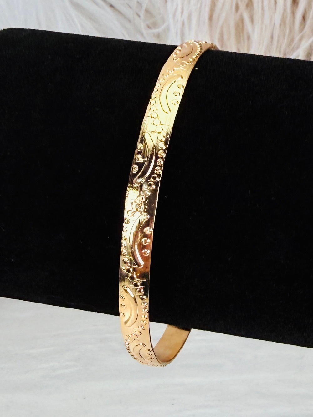 Beautiful Goldtone stackable cuff Bangle Bracelet - Picture 5 of 15